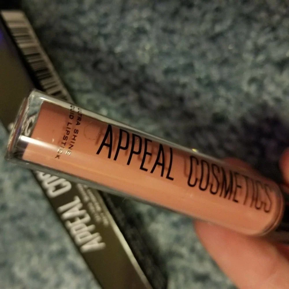 Appeal LOT Liquid Lipstick Nude Holographic Gloss